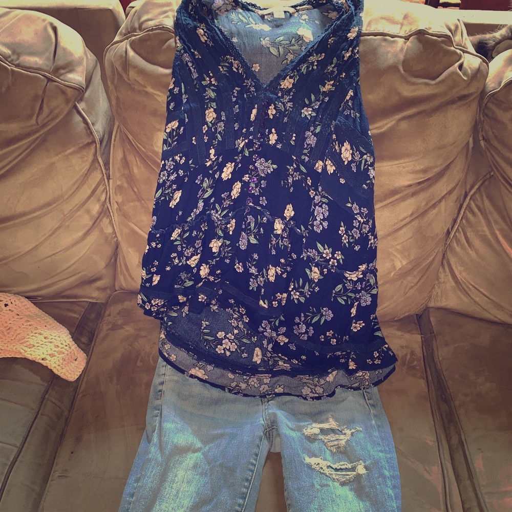 American Eagle top with size 4 AE jeans !